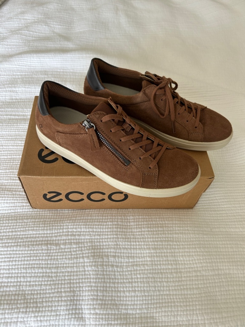 Brand new Ecco Classic sneaker with zipper- size 39- camel color